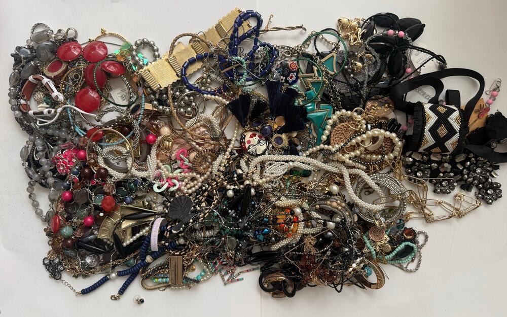 7 pounds jewelry Junk Drawer Lot vintage Estate auction AS IS